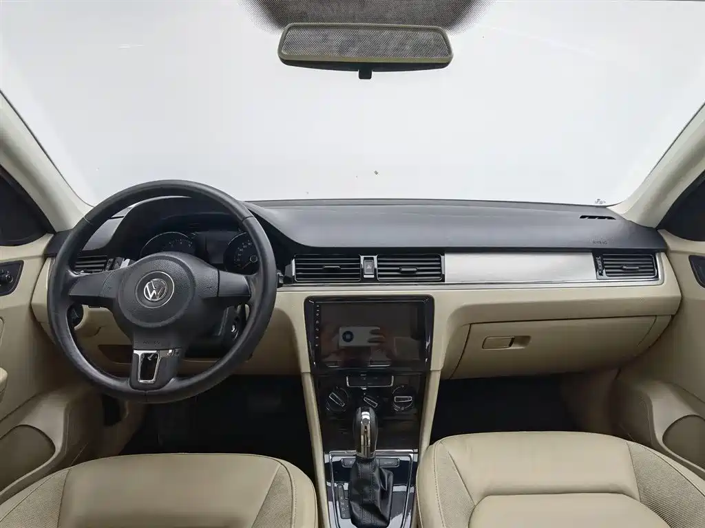 Volkswagen Bora 2014 1.6L AT Comfort