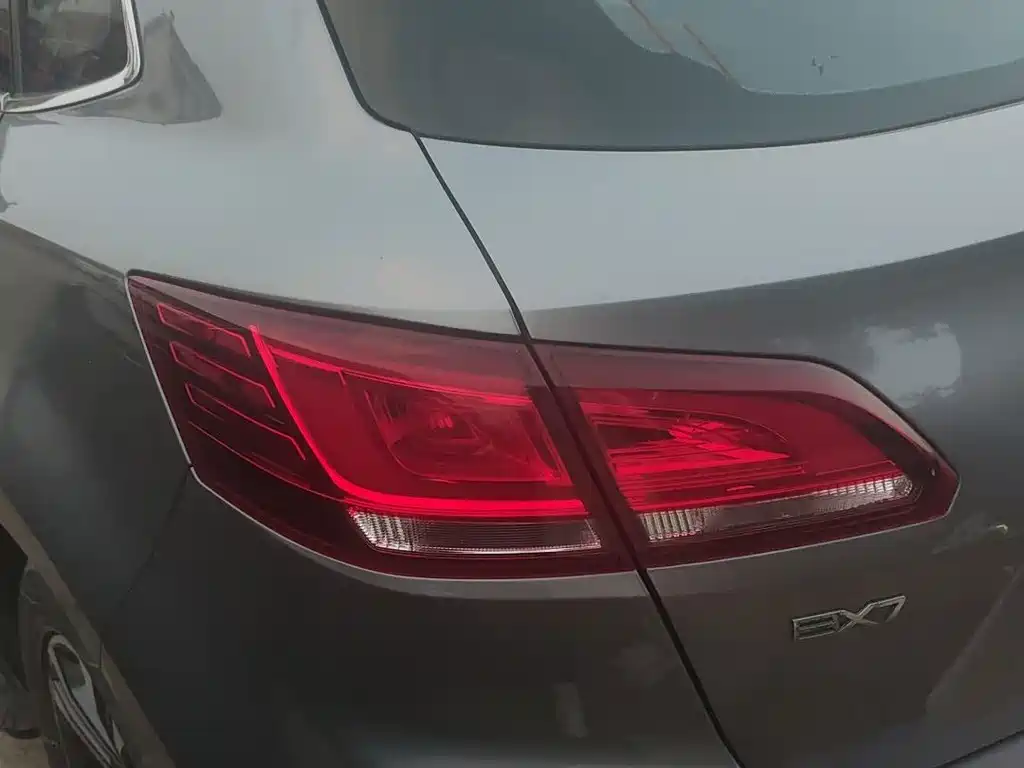 Borgward BX7 — миниатюра 6