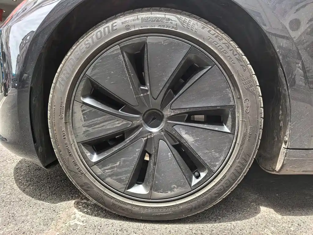 Tesla Model 3 — миниатюра 8
