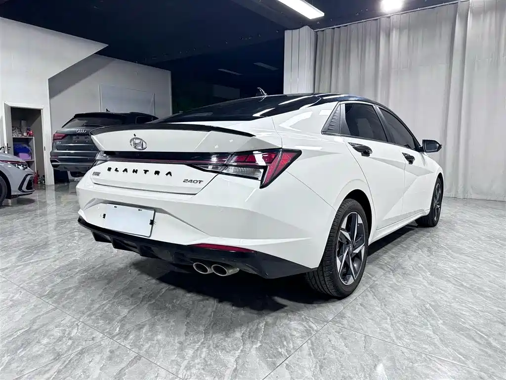 Hyundai Elantra 2022 240TGDi DCT LUX Luxury