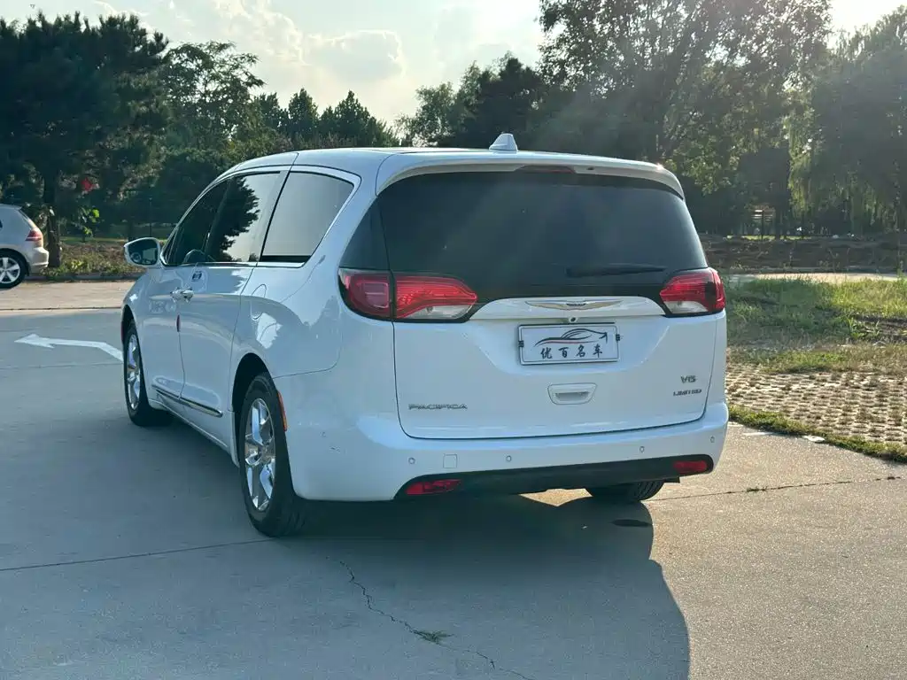 Chrysler Grand Voyager (Import) — миниатюра 4
