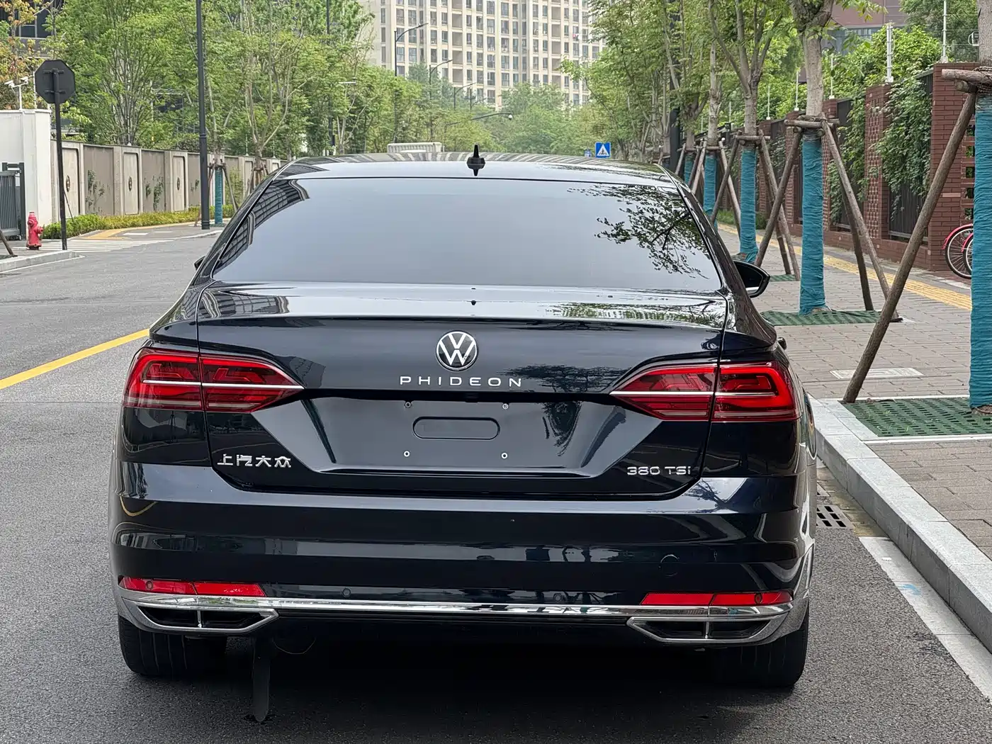 Volkswagen Phideon 2022 Синий из Китая