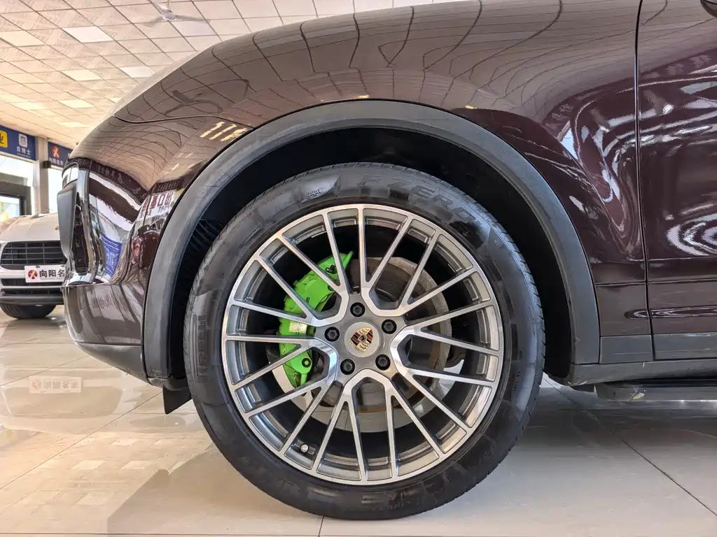 Porsche Cayenne — миниатюра 13