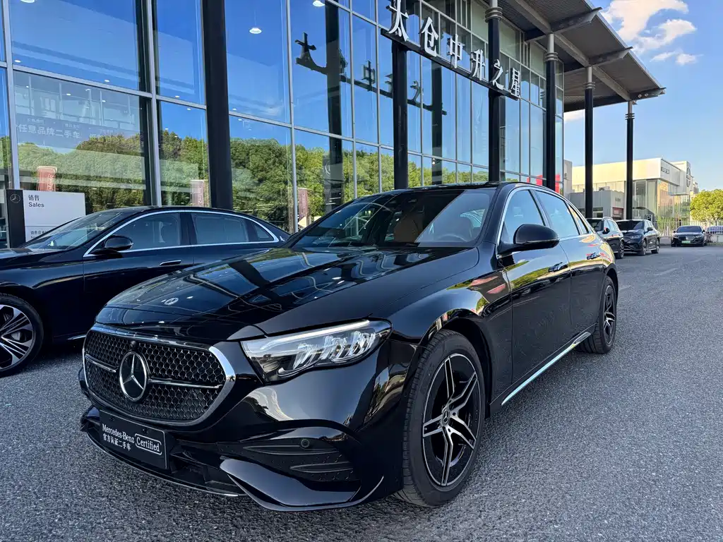 2026 Mercedes-Benz E-klasse - zdjęcie 1 z 17