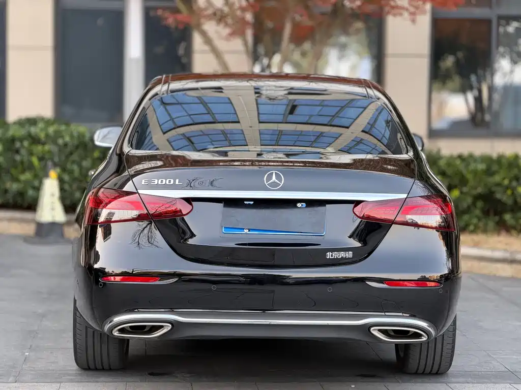 Mercedes-Benz E-Class — миниатюра 8