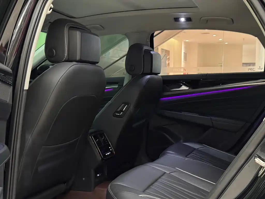 Volkswagen Passat PHEV — миниатюра 5