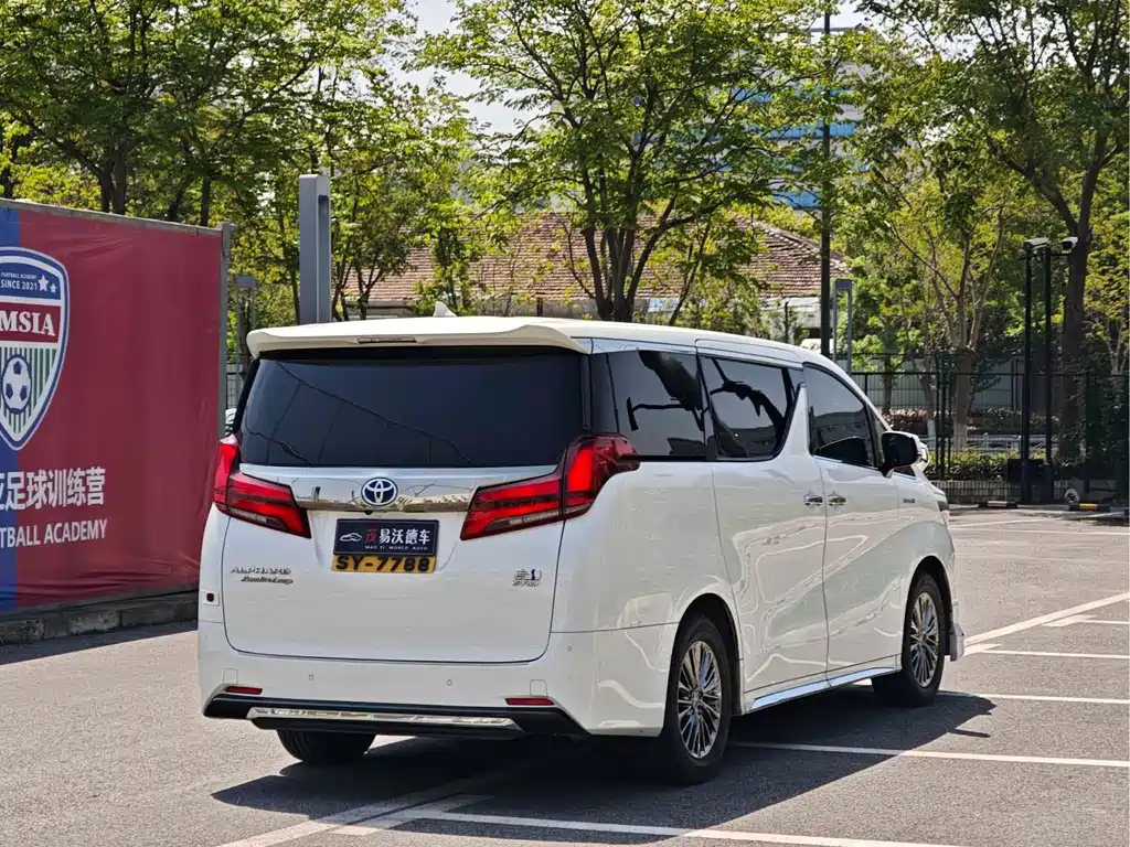 Toyota Alphard — миниатюра 5
