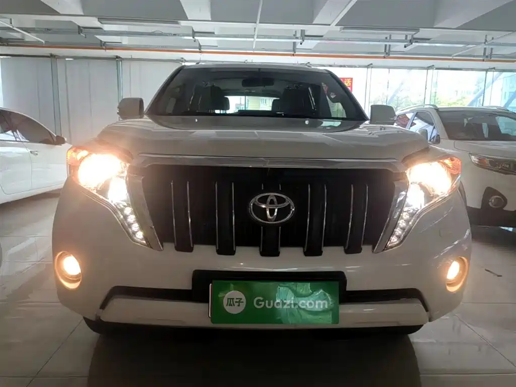 Toyota Land Cruiser Prado 2015 2.7L AT Luxury