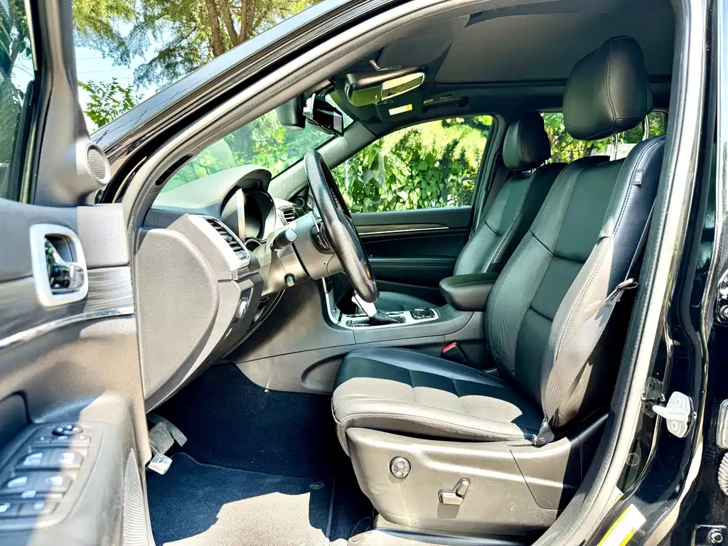 Jeep Grand Cherokee (Import) — миниатюра 10