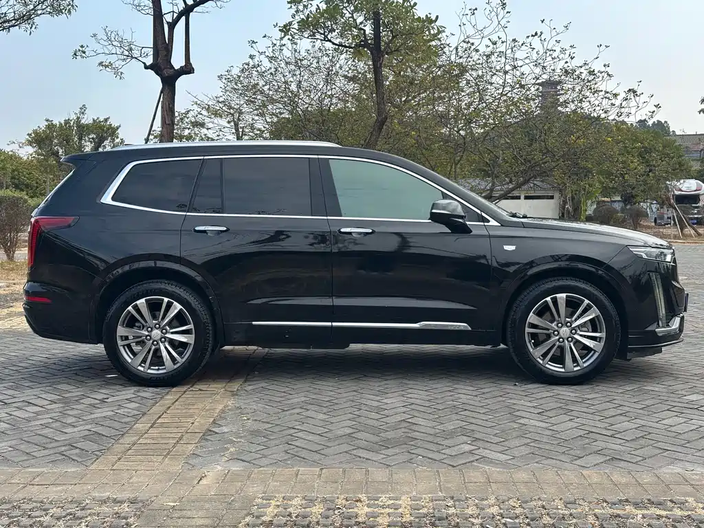 CADILLAC XT6
