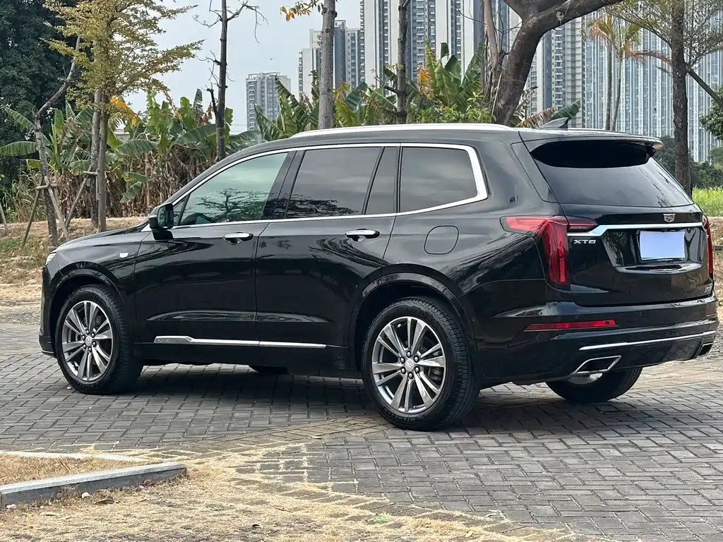 CADILLAC XT6