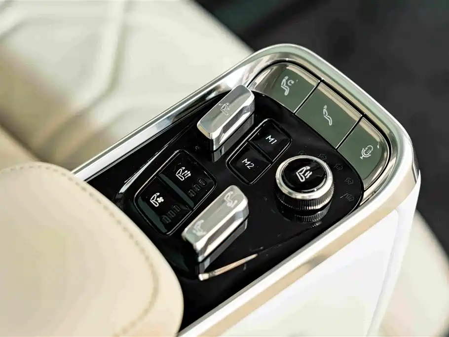 Volvo EM90 — миниатюра 29