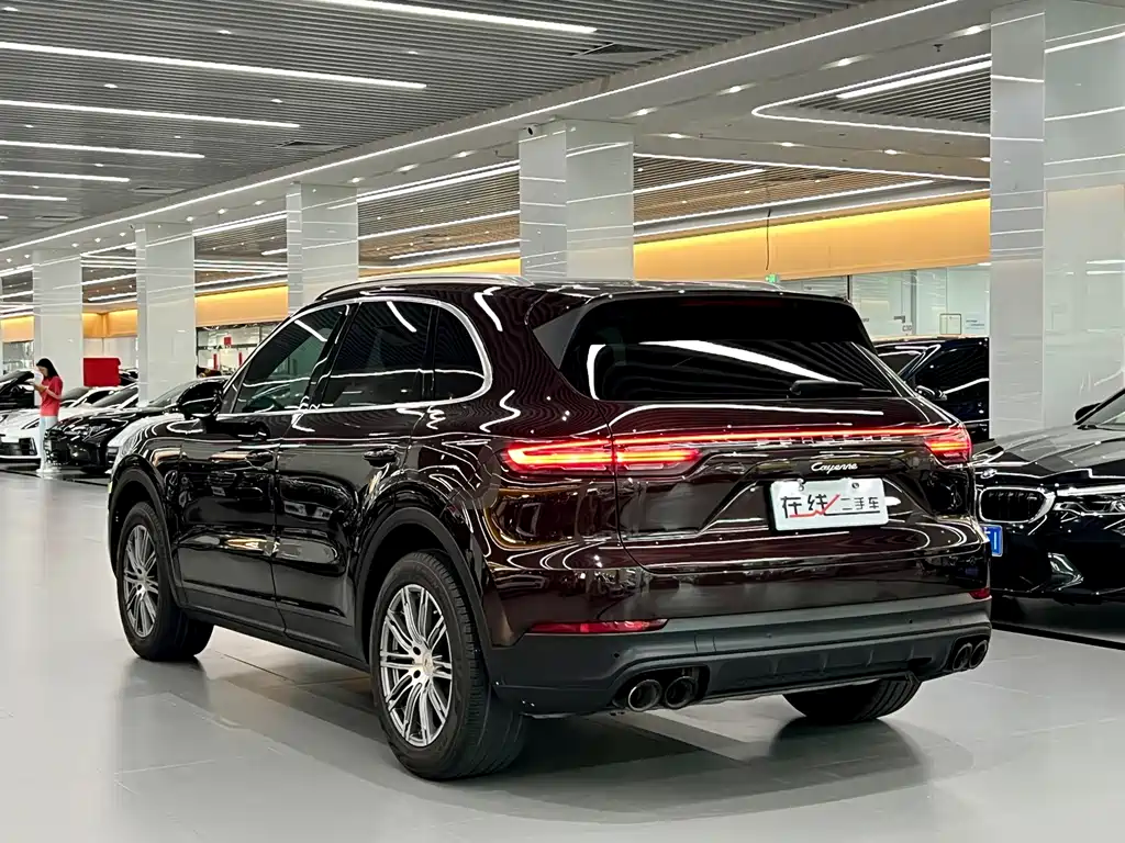 Porsche Cayenne — миниатюра 6