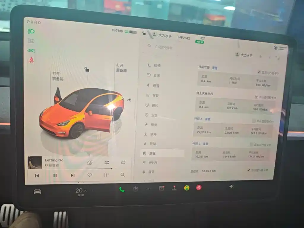 Tesla Model Y — миниатюра 12