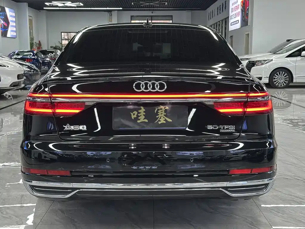 AUDI A8