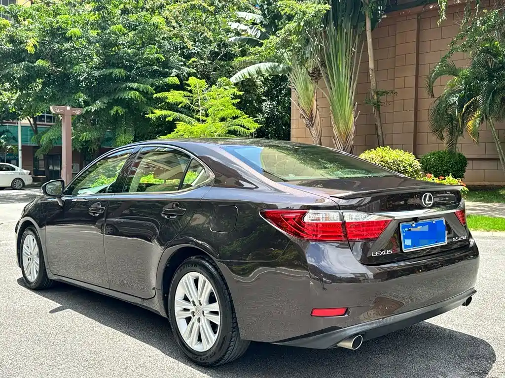 Lexus ES — миниатюра 6