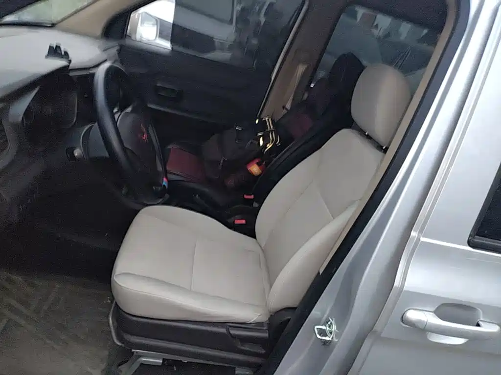 Wuling Hongguang V — миниатюра 15