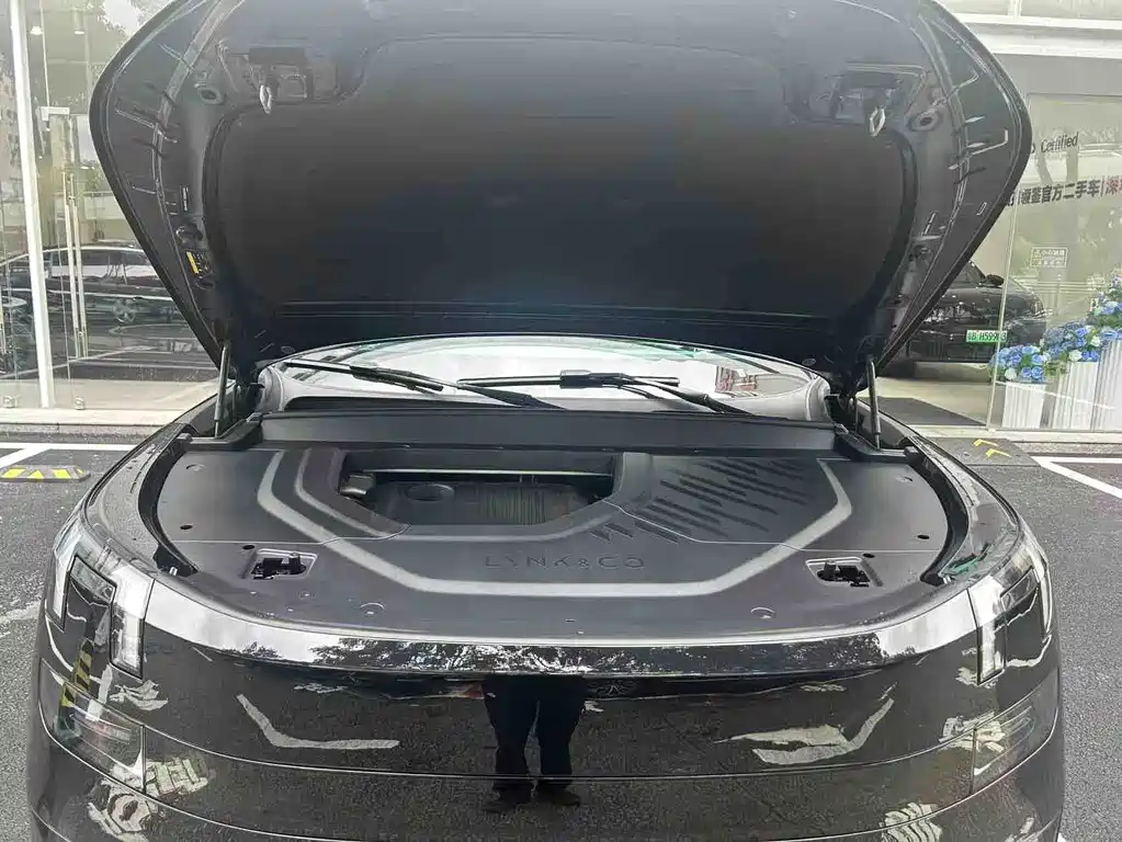 Lynk & Co 900 2025 1.5T Ultra 6 мест