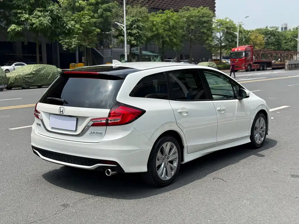 Honda Jade 2017 1.8L AT Comfort 6 мест