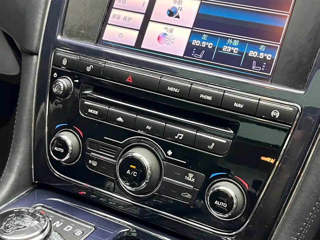 Jaguar XJ — миниатюра 29