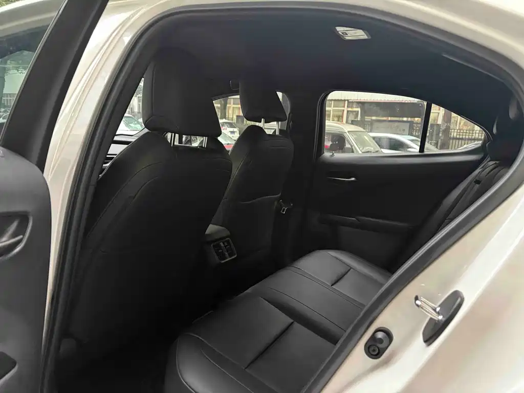 Lexus UX — миниатюра 6