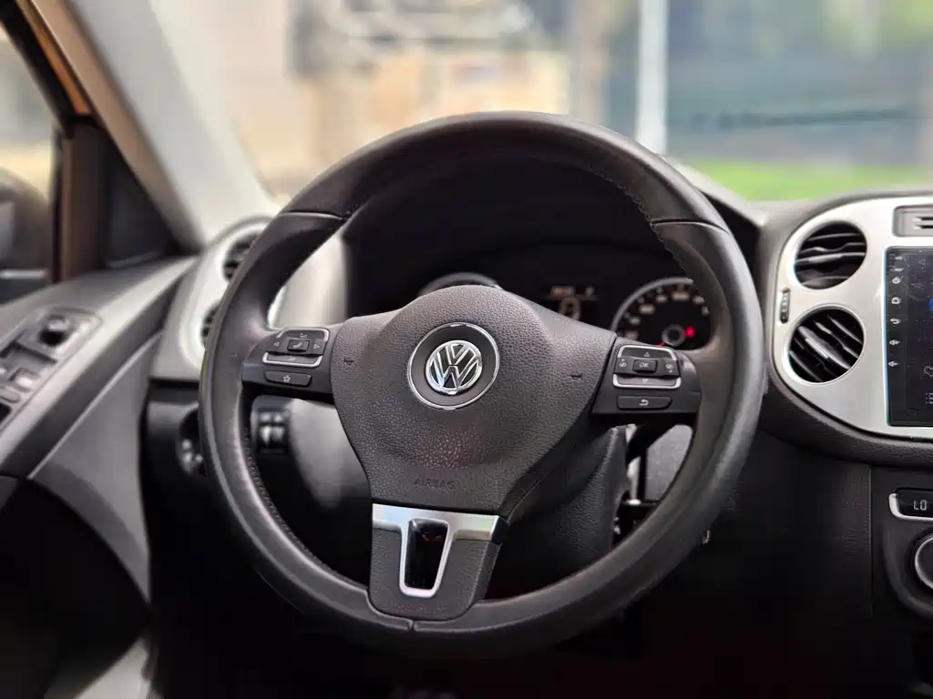 Volkswagen Tiguan 2015 1.8TSI AT