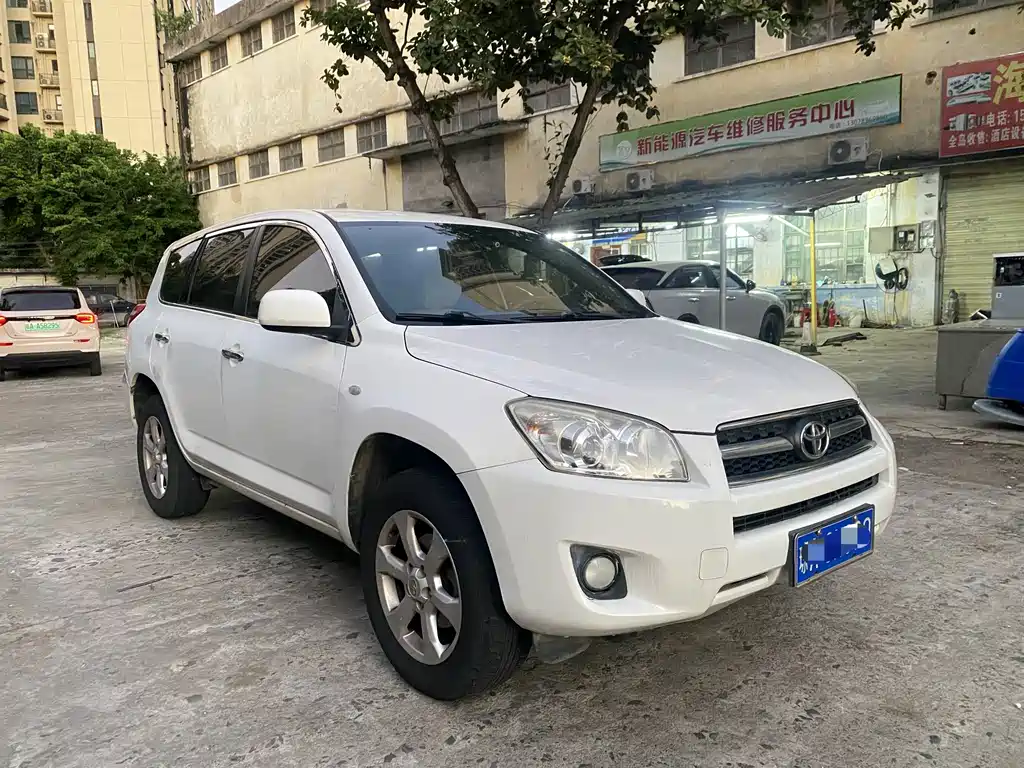 Toyota RAV4 — миниатюра 3