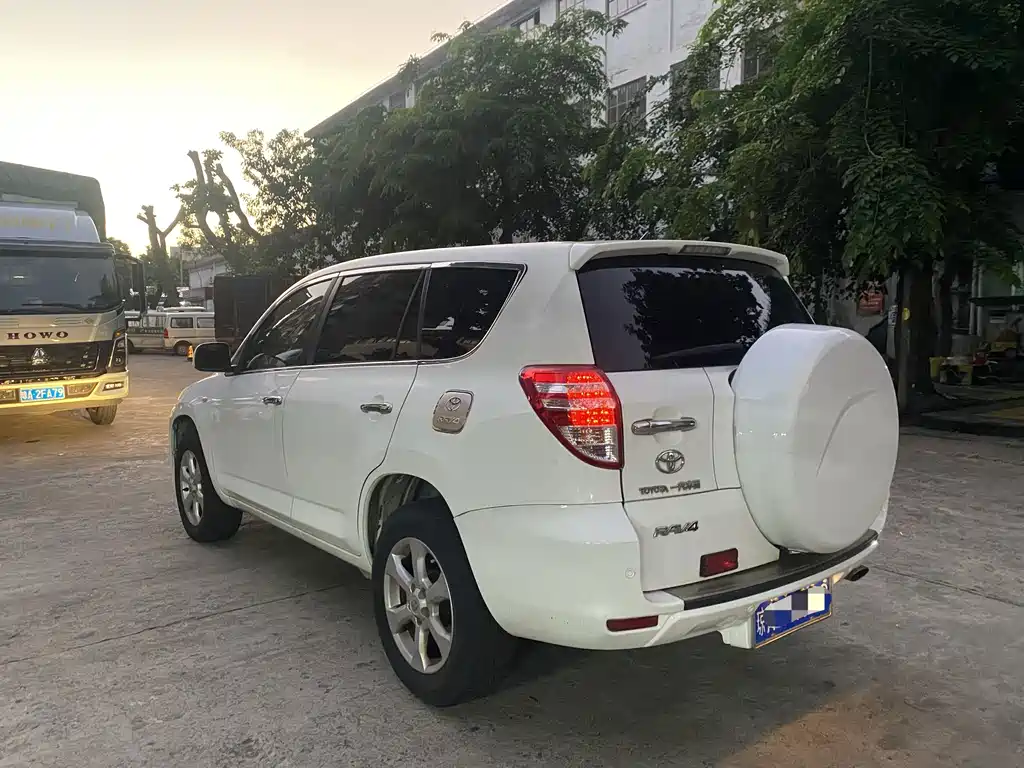 Toyota RAV4 — миниатюра 2