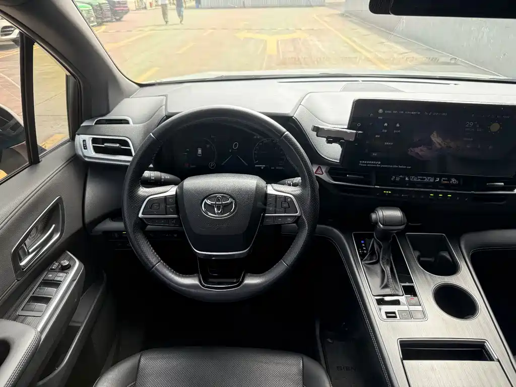 Toyota Sienna — миниатюра 15