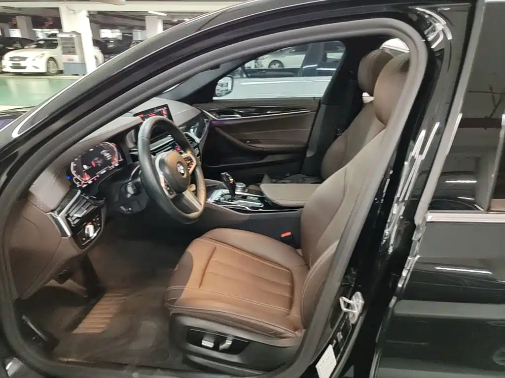 BMW 5 Series — миниатюра 15