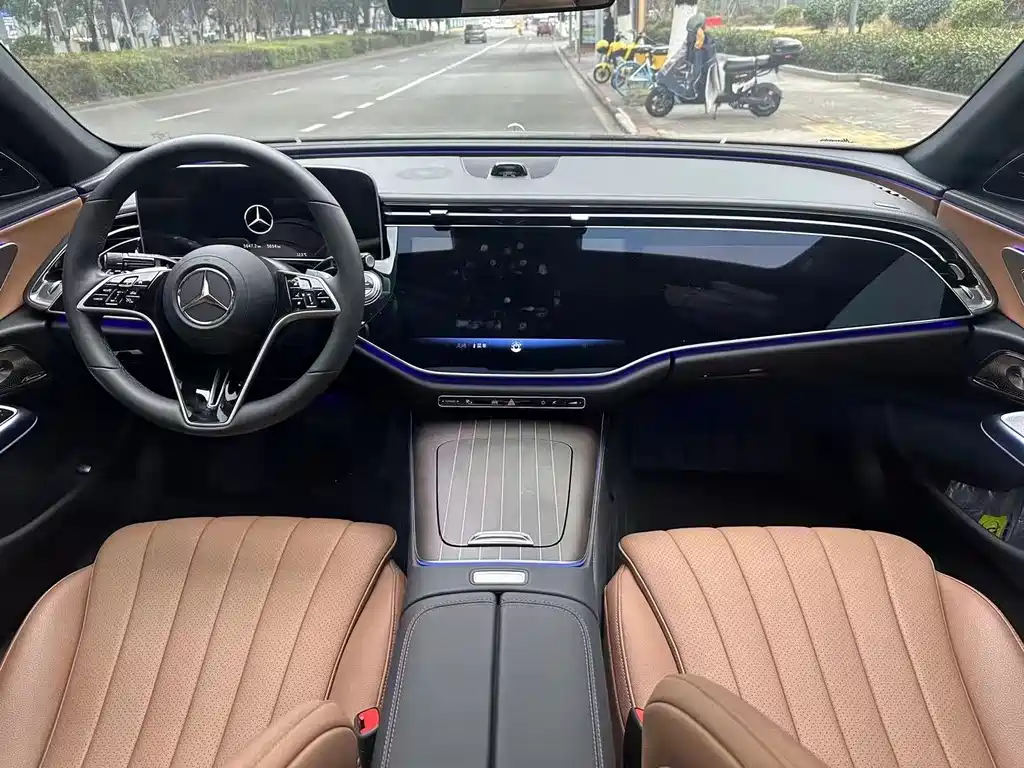 Mercedes-Benz E-Class E 2024 E 300 L Fashion