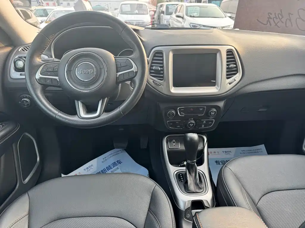 Jeep Compass — миниатюра 12