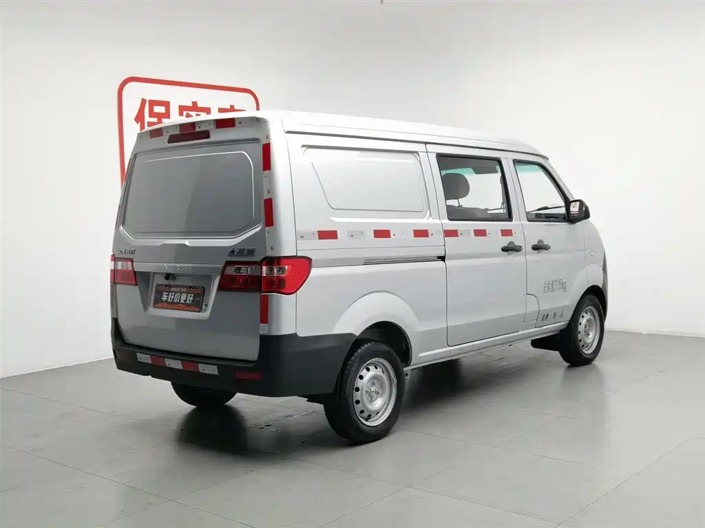 Jinbei X30 2023 1.5L 2/5 мест SWC15M