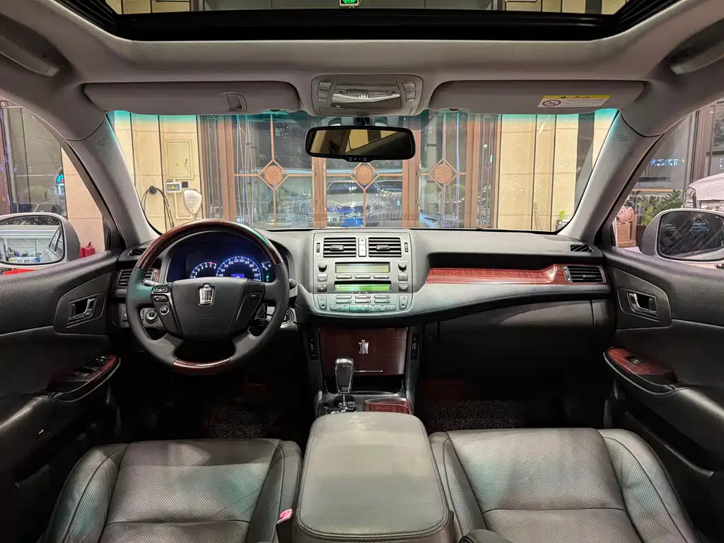 Toyota Crown — миниатюра 11
