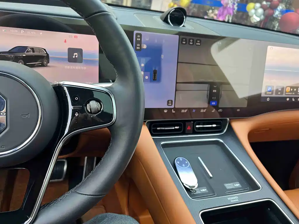 AITO ASK THE WORLD M8