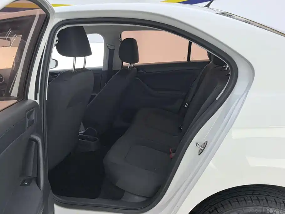 Volkswagen Jetta — миниатюра 11