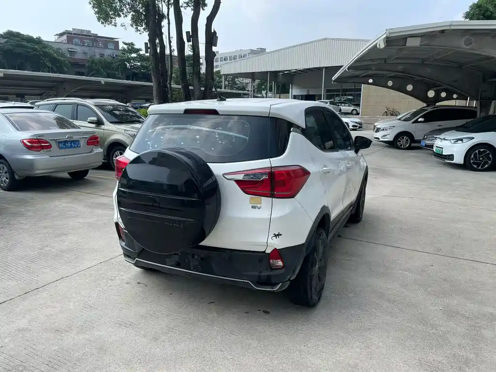 BYD Yuan EV — миниатюра 9