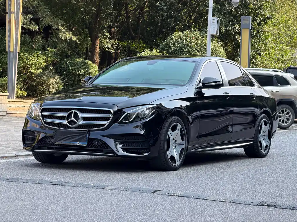 Mercedes-Benz E-Class — миниатюра 5