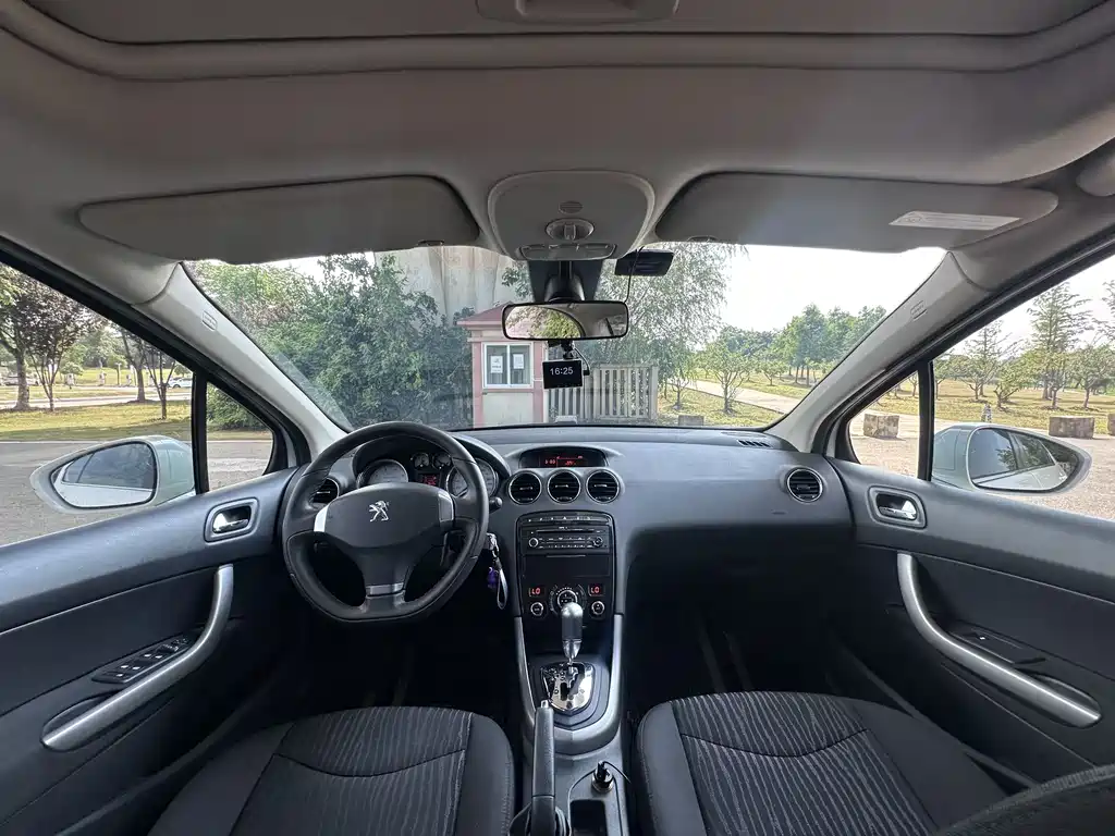 Peugeot 408 2013 2.0L AT Luxury