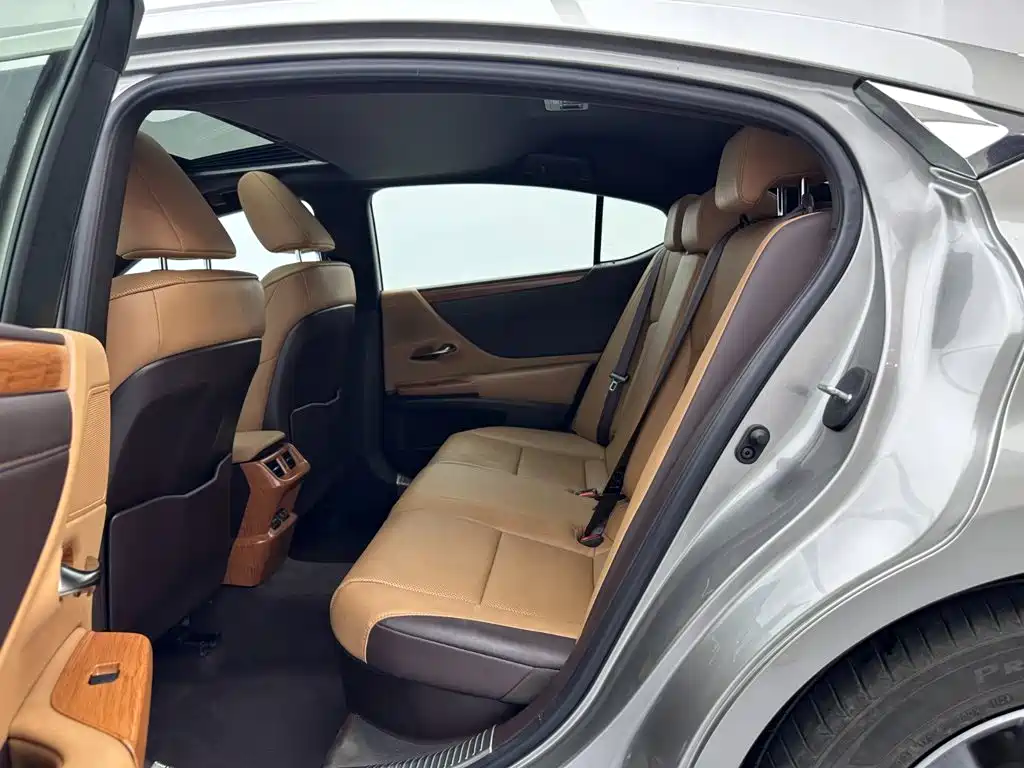 Lexus ES — миниатюра 21