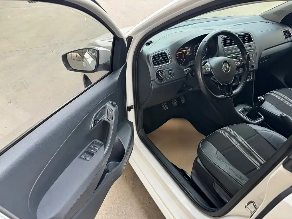 Volkswagen Polo — миниатюра 8