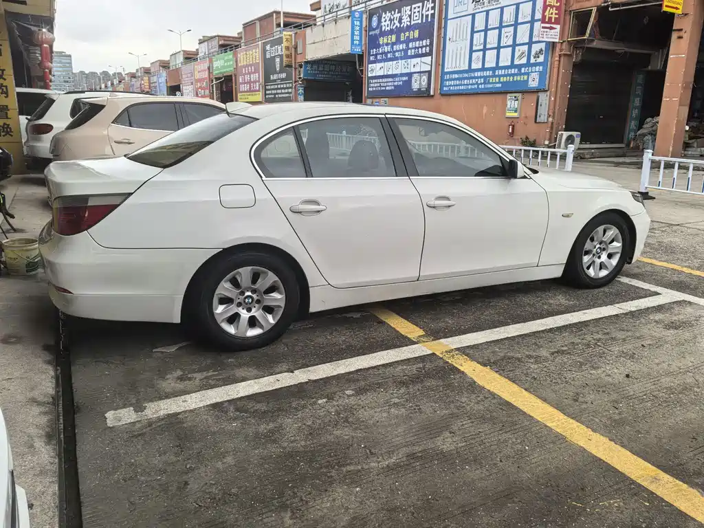 BMW 5 Series — миниатюра 4
