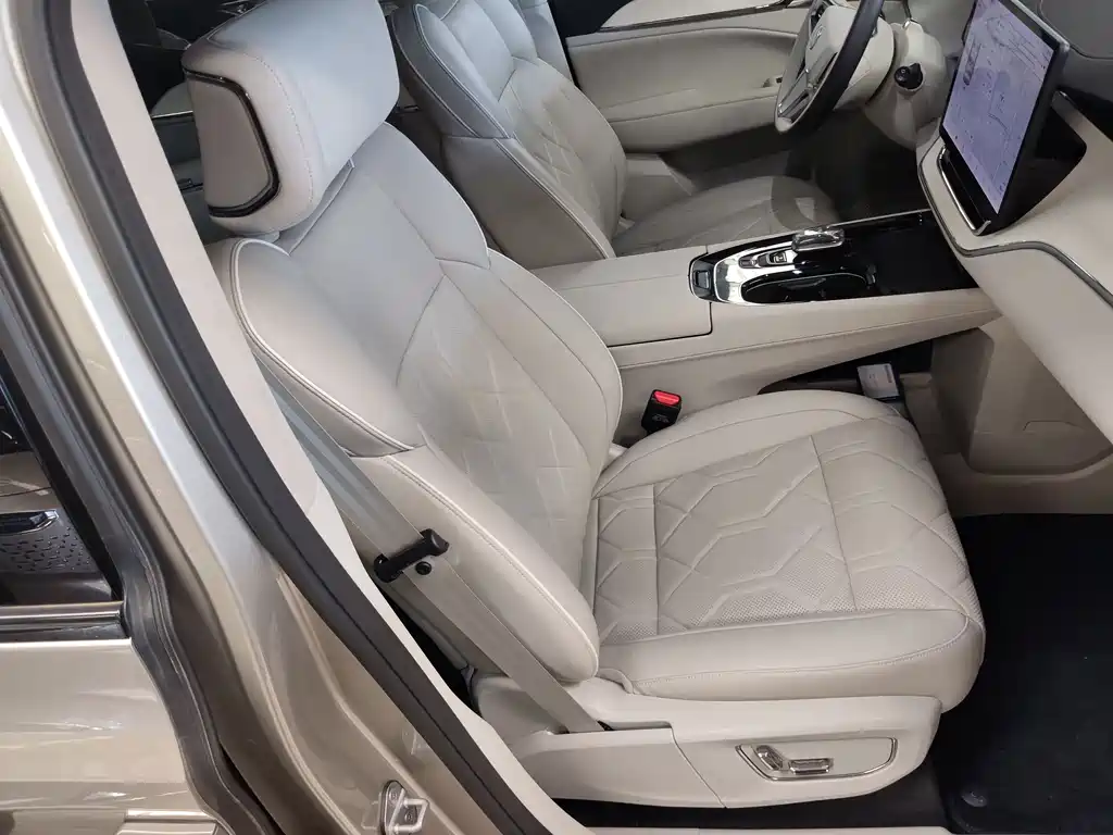 Volvo EM90 — миниатюра 4