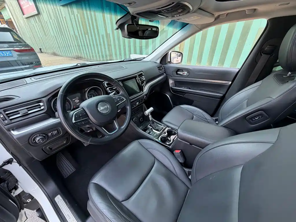 Jeep Commander — миниатюра 3
