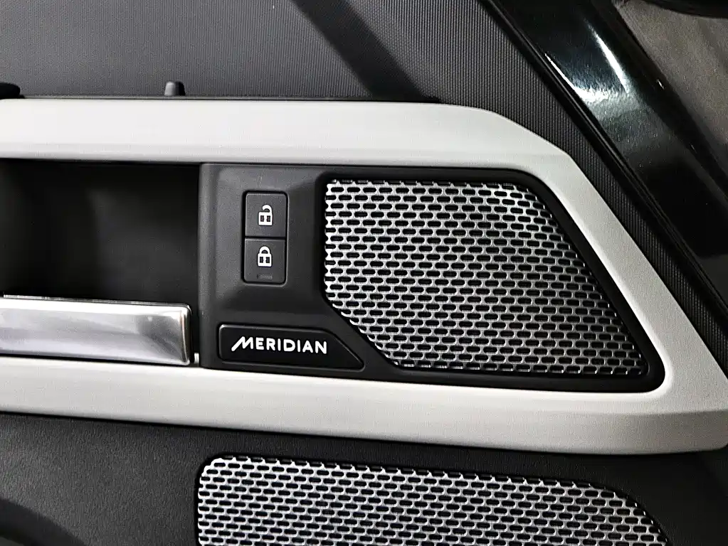 Land Rover Defender — миниатюра 21