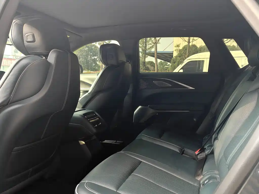 Cadillac Lyriq — миниатюра 6