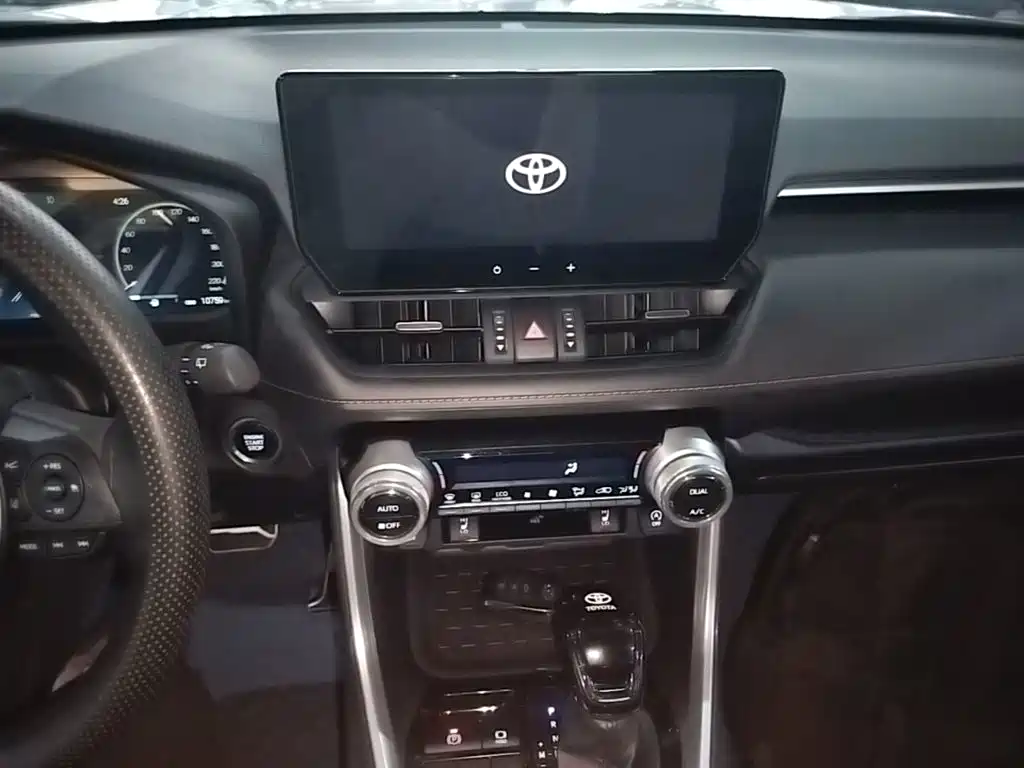 Toyota RAV4 — миниатюра 13