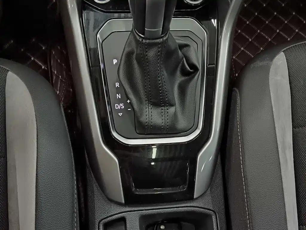 VOLKSWAGEN T ROC EXPLORING SONGS