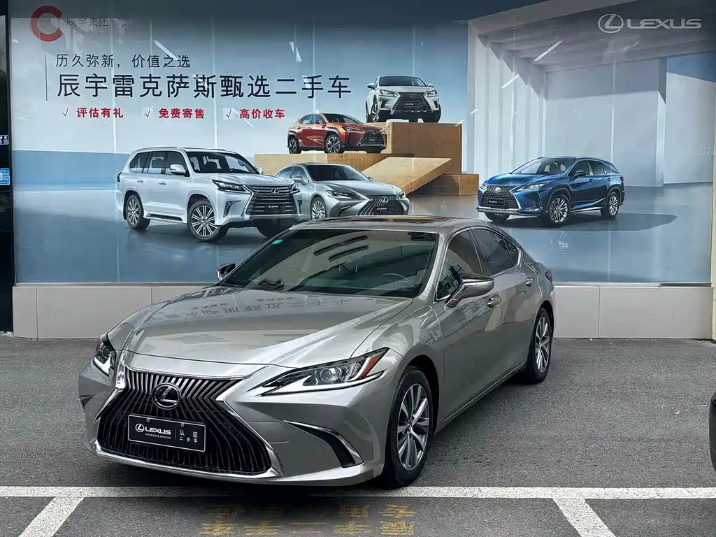 Lexus ES 2021