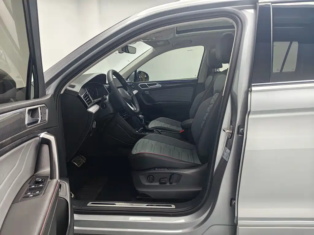 Volkswagen Tiguan L — миниатюра 8